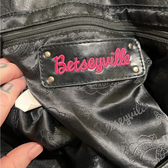 Betsyville Y2K faux leather vegan hobo Betsy Johnson studded bag - Picture 2 of 8